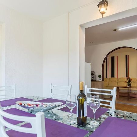 Nice Apartment In Pula With Kitchen ภายนอก รูปภาพ