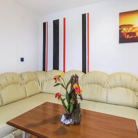 Nice Apartment In Pula With Kitchen ภายนอก รูปภาพ
