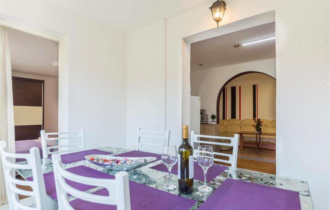 Nice Apartment In Pula With Kitchen ภายนอก รูปภาพ