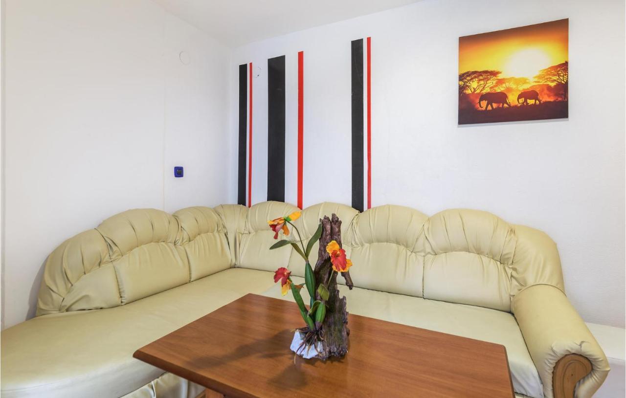 Nice Apartment In Pula With Kitchen ภายนอก รูปภาพ