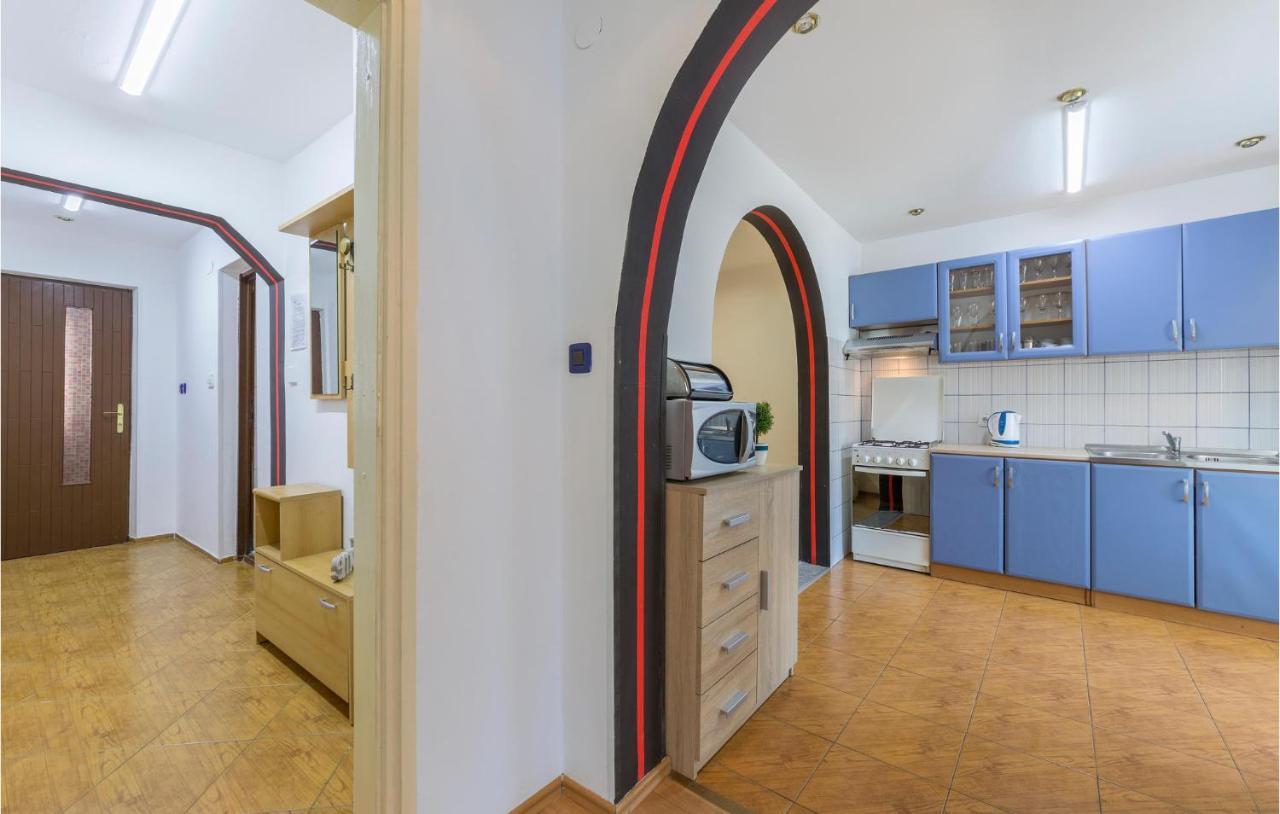 Nice Apartment In Pula With Kitchen ภายนอก รูปภาพ