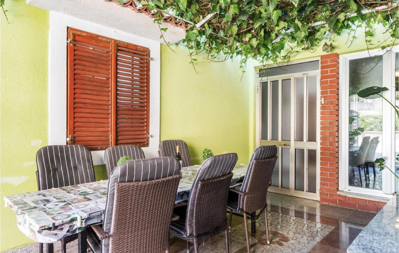 Nice Apartment In Pula With Kitchen ภายนอก รูปภาพ