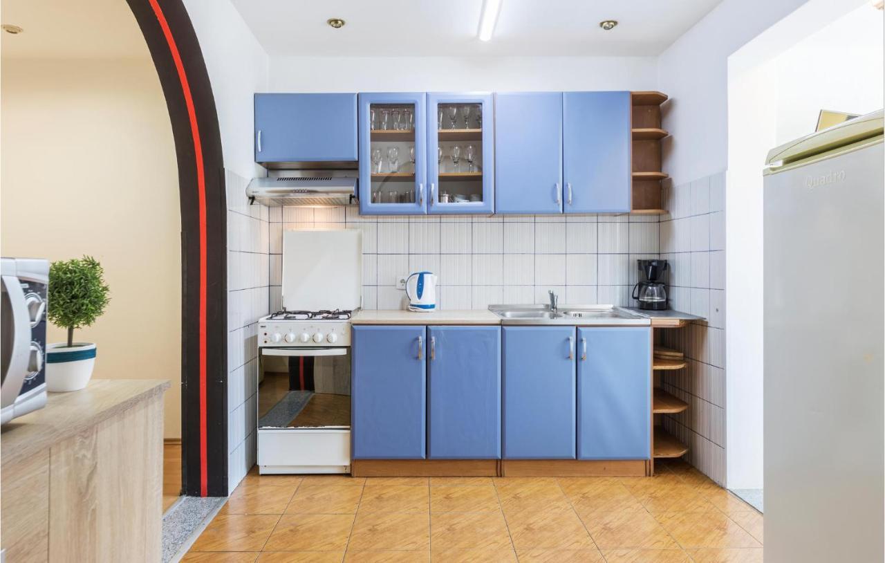 Nice Apartment In Pula With Kitchen ภายนอก รูปภาพ