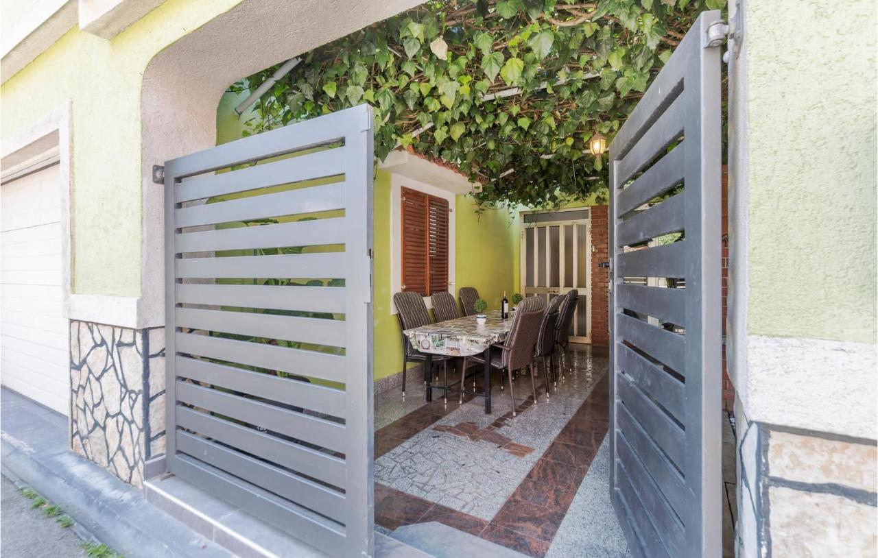Nice Apartment In Pula With Kitchen ภายนอก รูปภาพ