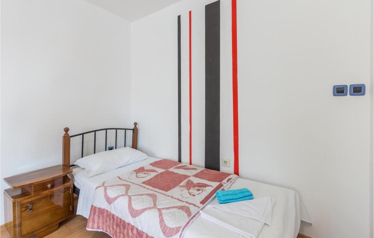 Nice Apartment In Pula With Kitchen ภายนอก รูปภาพ