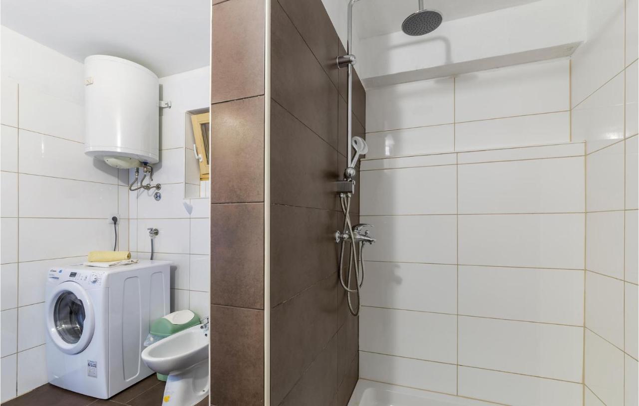 Nice Apartment In Pula With Kitchen ภายนอก รูปภาพ