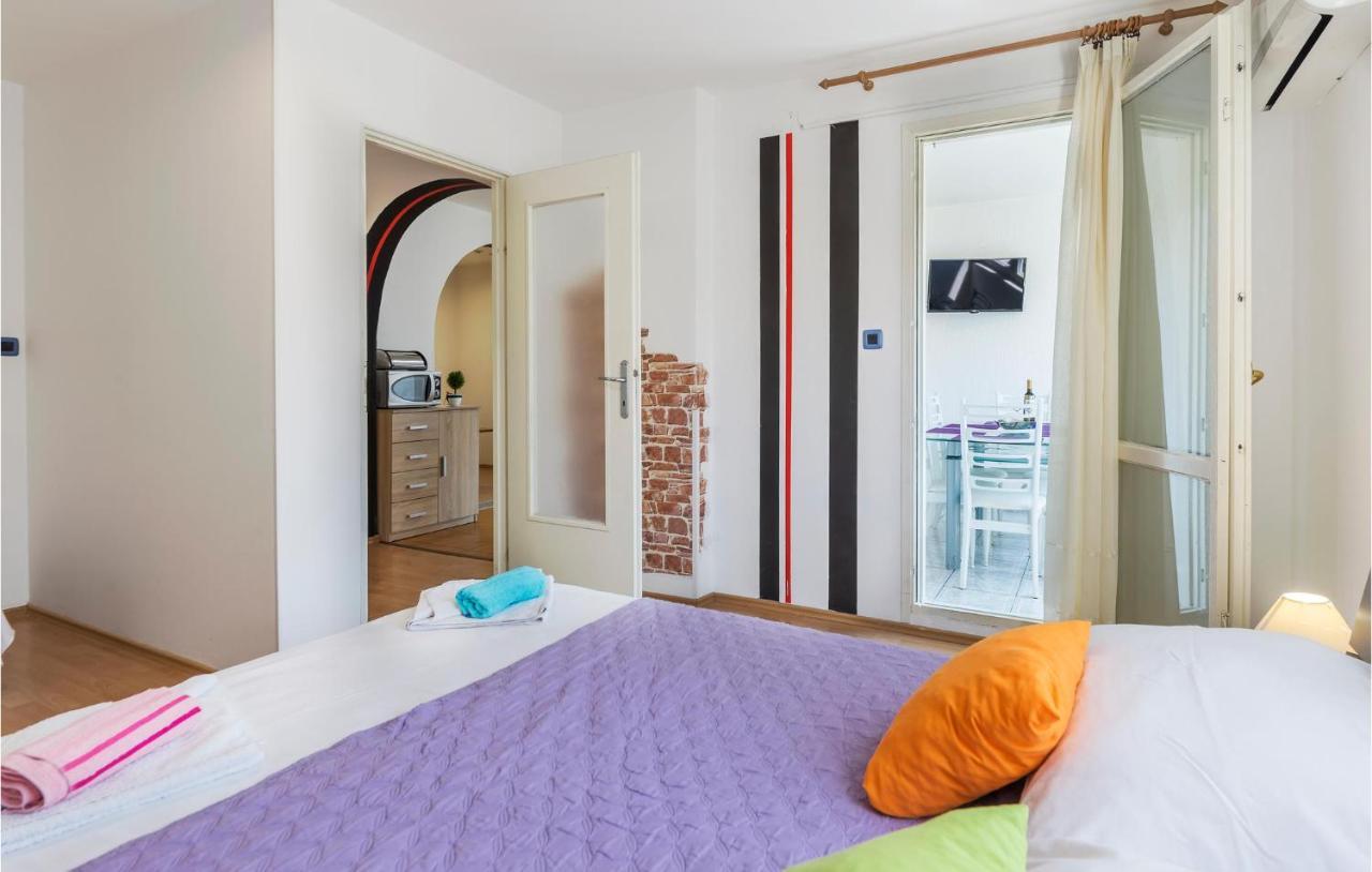 Nice Apartment In Pula With Kitchen ภายนอก รูปภาพ