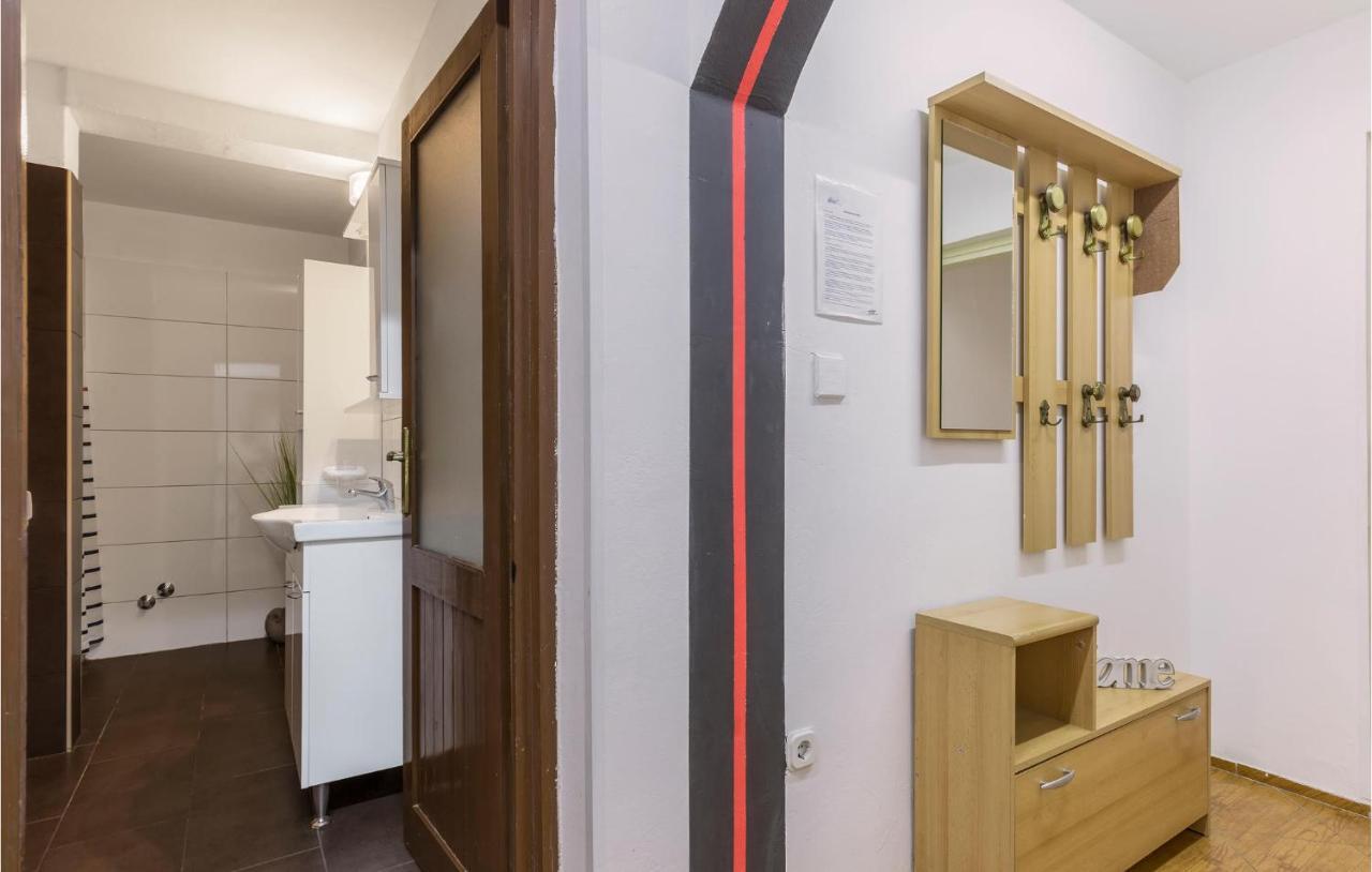 Nice Apartment In Pula With Kitchen ภายนอก รูปภาพ