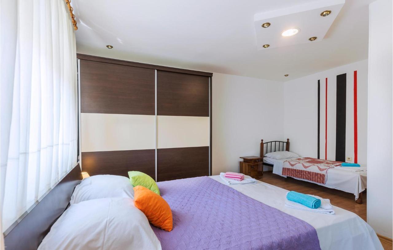Nice Apartment In Pula With Kitchen ภายนอก รูปภาพ